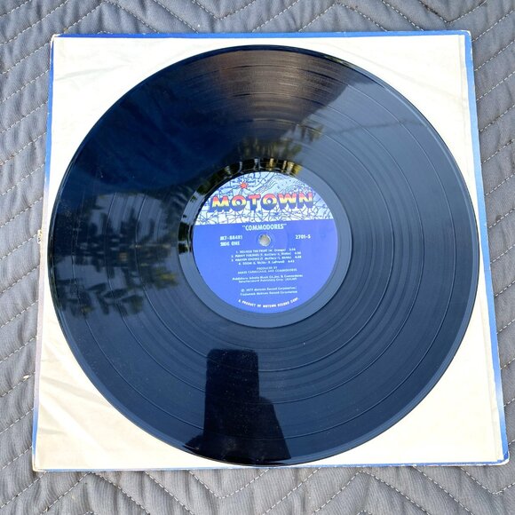 COMMODORES 1977 MOTOWN Vinyl Record - Picture 3 of 4
